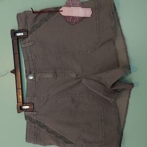 Womens NWT size 16 Knox Rose green shorts